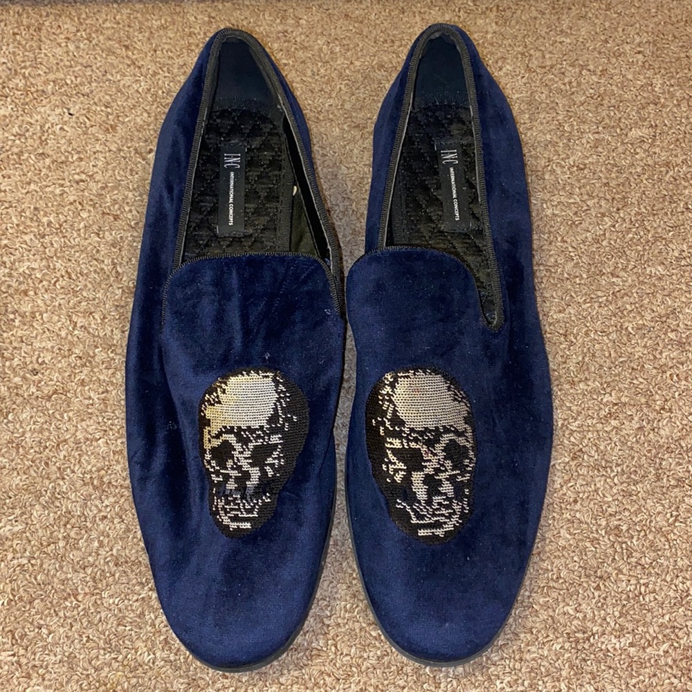 Mens blue velvet loafers with sequin skull on front